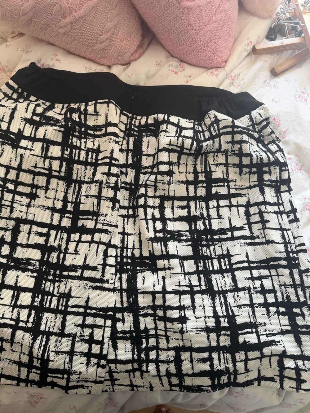 Jones Studio Black and White Abstract Grid Skirt